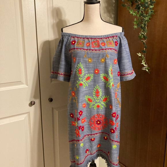 Rocks & Indigo embroidered dress size large - Picture 2 of 7